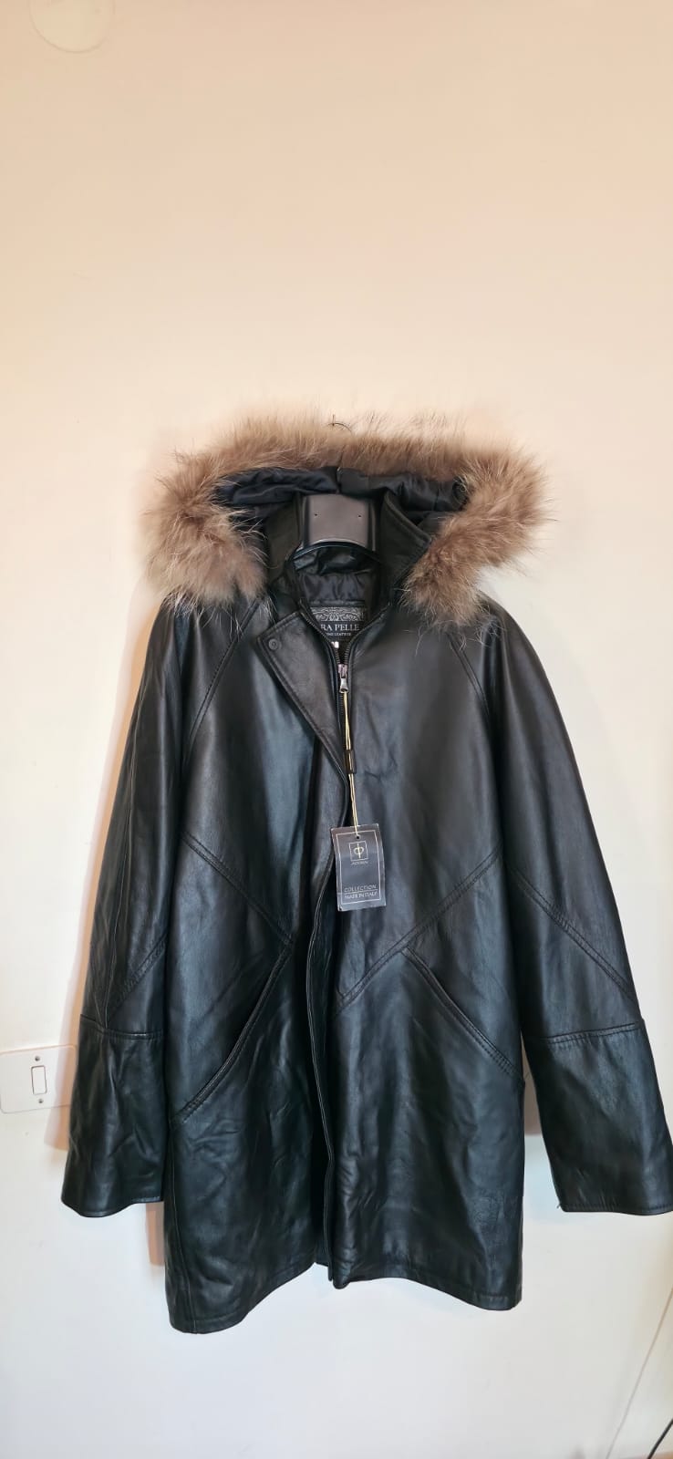 Giaccone vera pelle 3/4 nuovo Tg. S. nero.