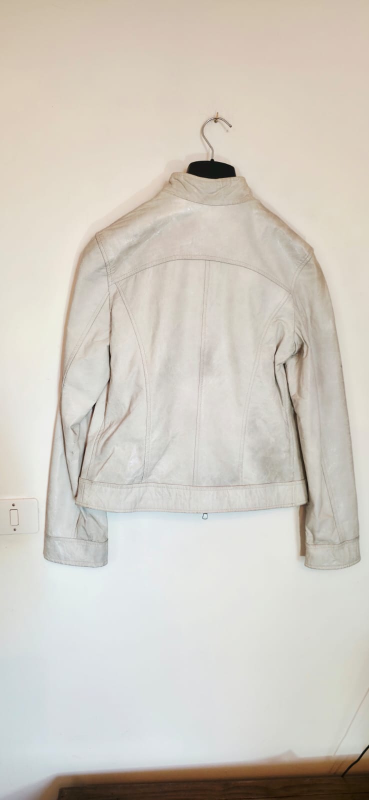 Giubbotto vera pelle lucida vernice beige chiaro Tg. 42.