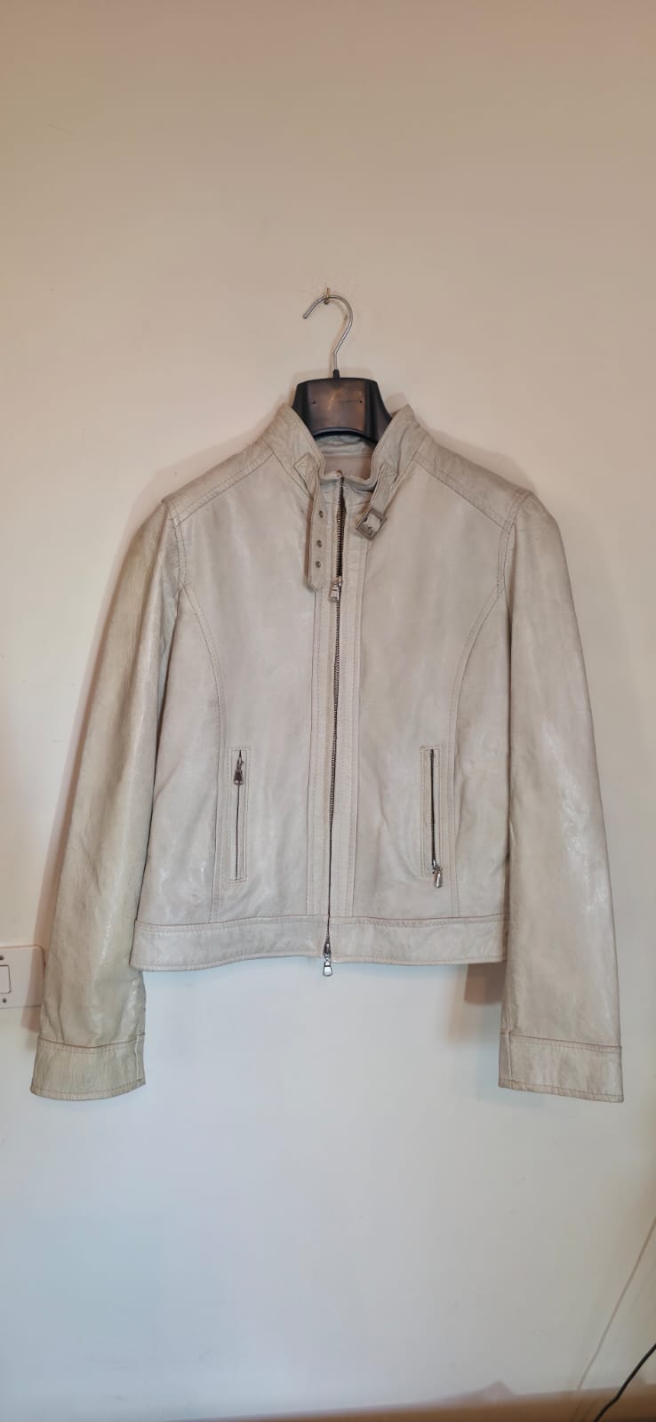 Giubbotto vera pelle lucida vernice beige chiaro Tg. 42.